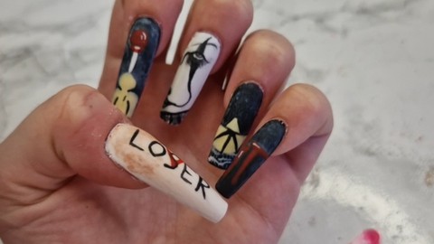 Gel polish nail art Halloween