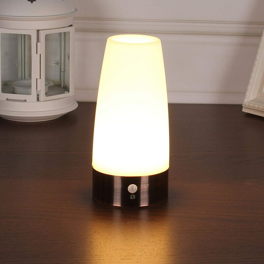 Aougo - Table Lamp, Retro led Night Light, Bedside Lamp with Wireless pir Motion Sensor, Requires 3 aaa 1.5V Batteries, Plastic, White Light, Round