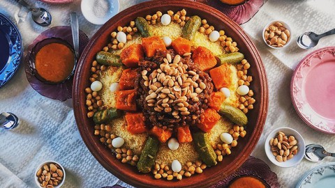 How to cook a traditional Moroccan meal ( COUSCOUS)