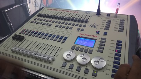 Curso de iluminao mesa de luz Mini Avolites DMX 1024
