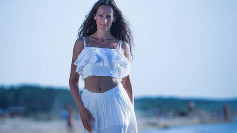 A Happy Woman - active meditations and practices for women